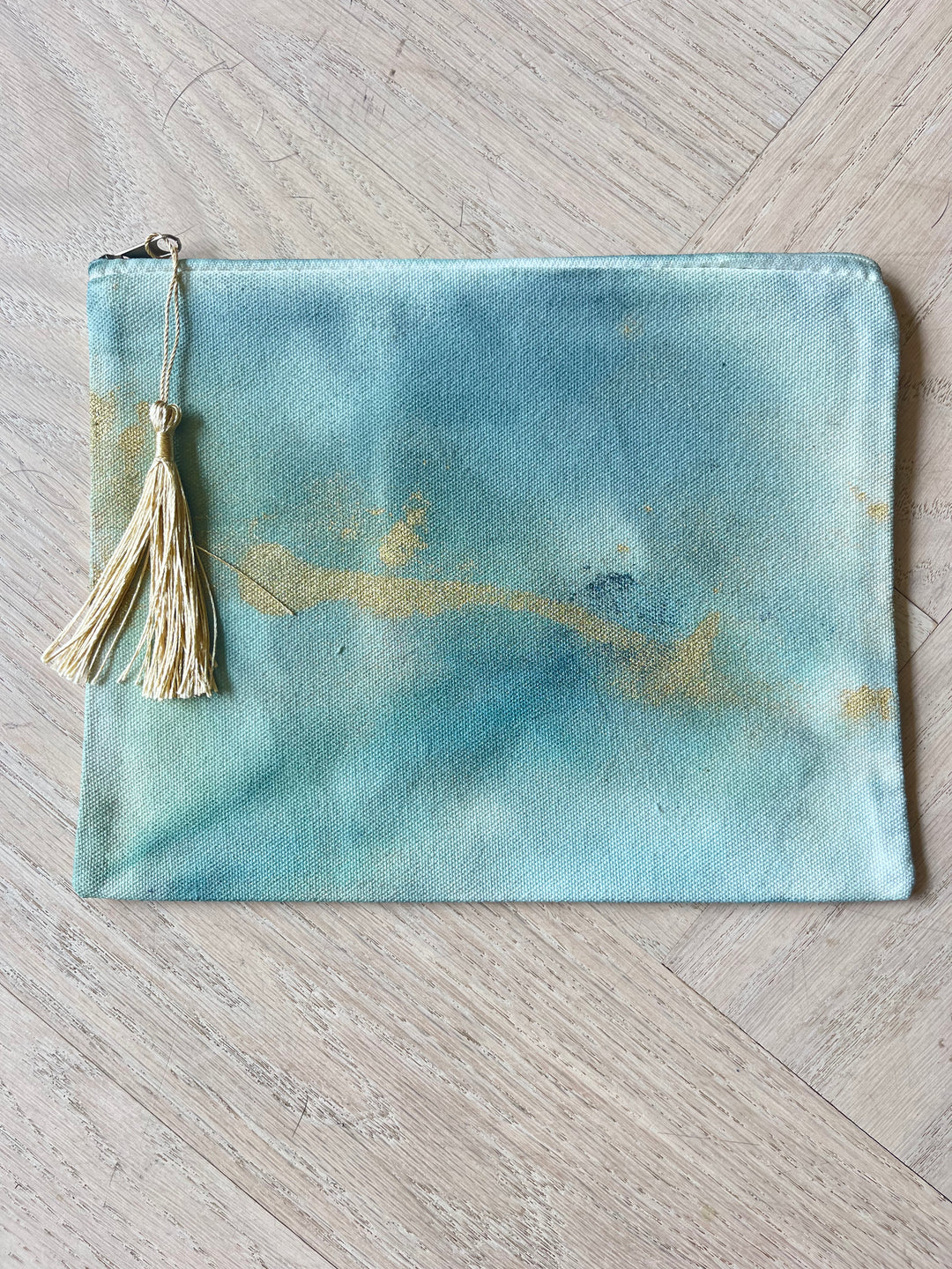 abstract clutch