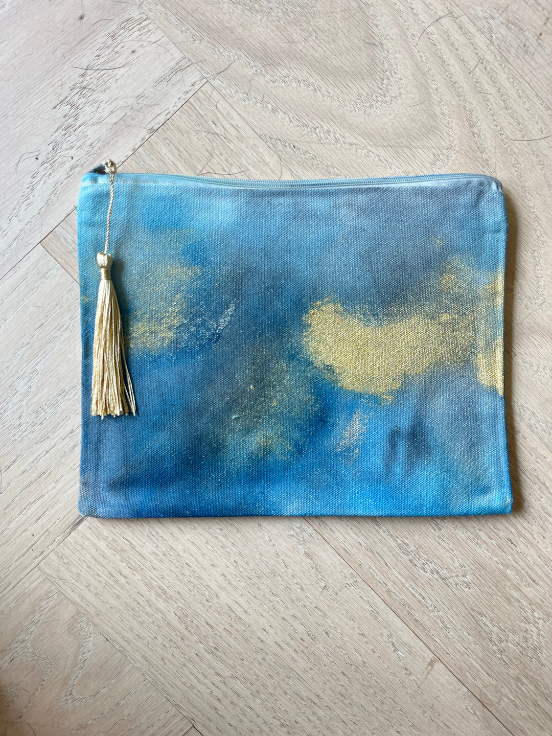 abstract clutch